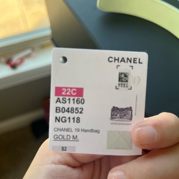Chanel 19 season 22C brand new                    💚All inclusions ! - Picture 14 of 16